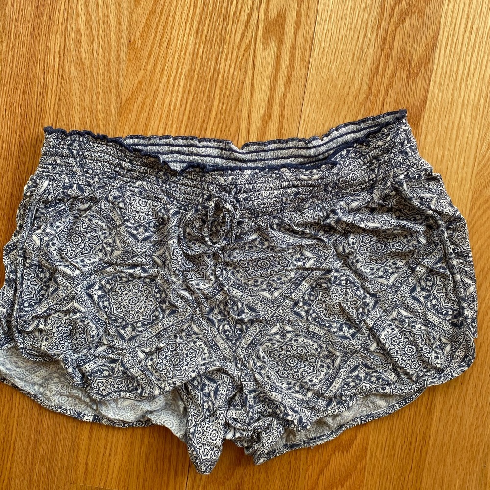 American Eagle flowy shorts